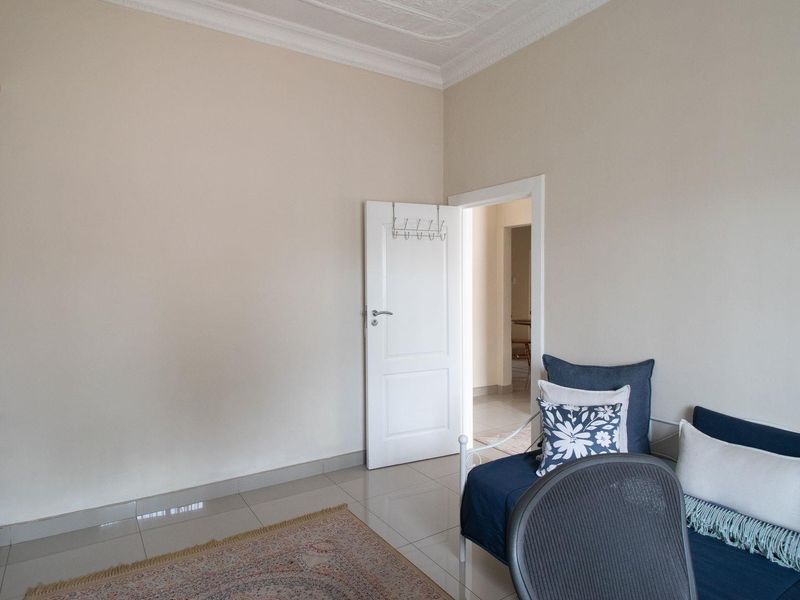 Charming 3-Bed Home with Income-Generating Flatlets! - Photo 8