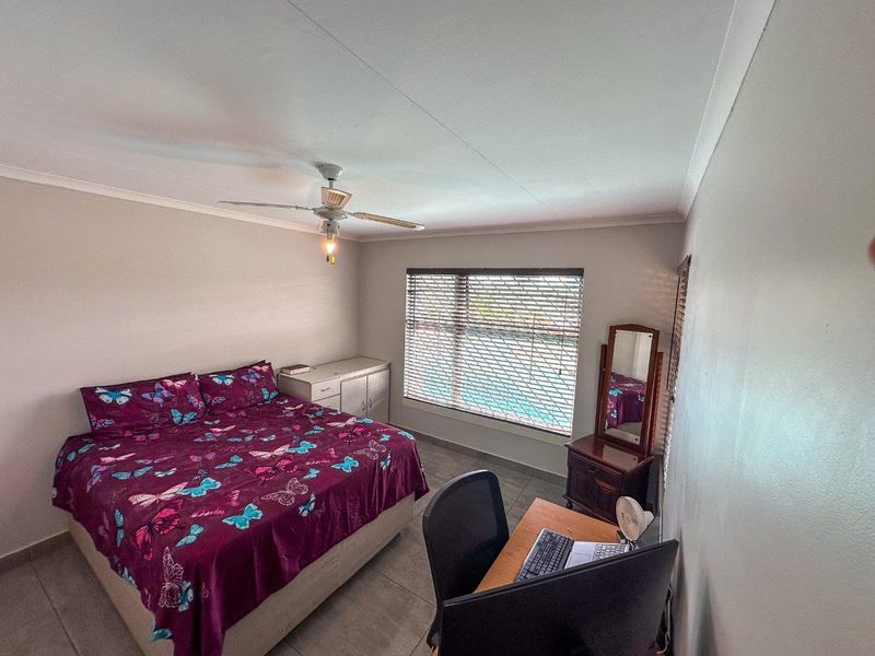 Modern 2-Bedroom Townhouse with Patio and Private Courtyard in Rangeview in Cosmos Complex - Photo 4
