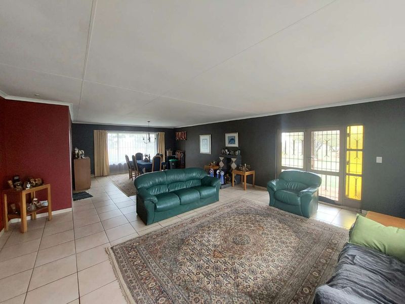 Country Living. City Flair - Photo 4