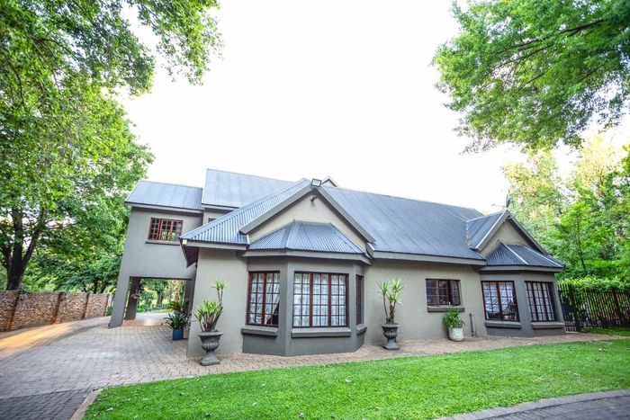 Property #2487255, House For Sale in Henley On Klip