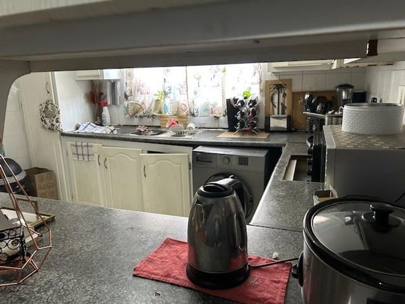 Location central Walk to amenities. - Photo 3