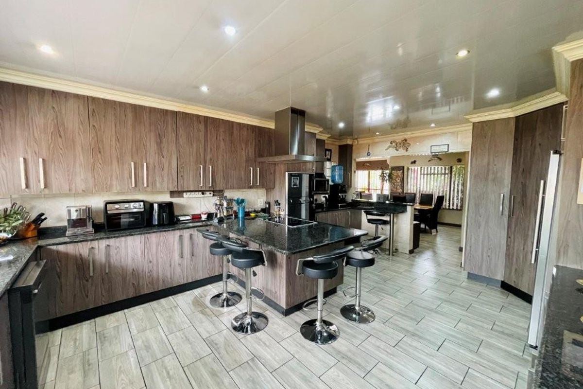 Elegant Living Meets Outdoor Bliss, with Pool, Study & Gym. - Photo 2