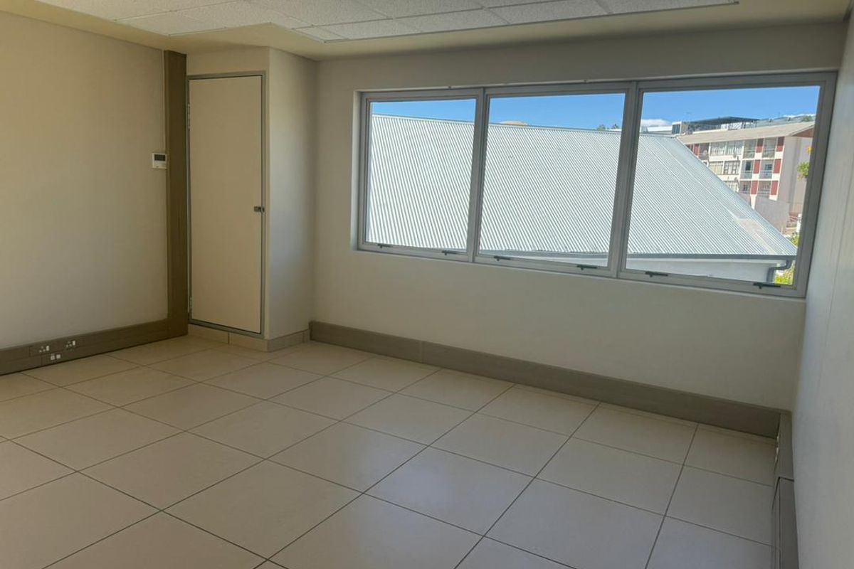 MODERN OFFICES TO LET - SHARED BUILDING - Photo 5