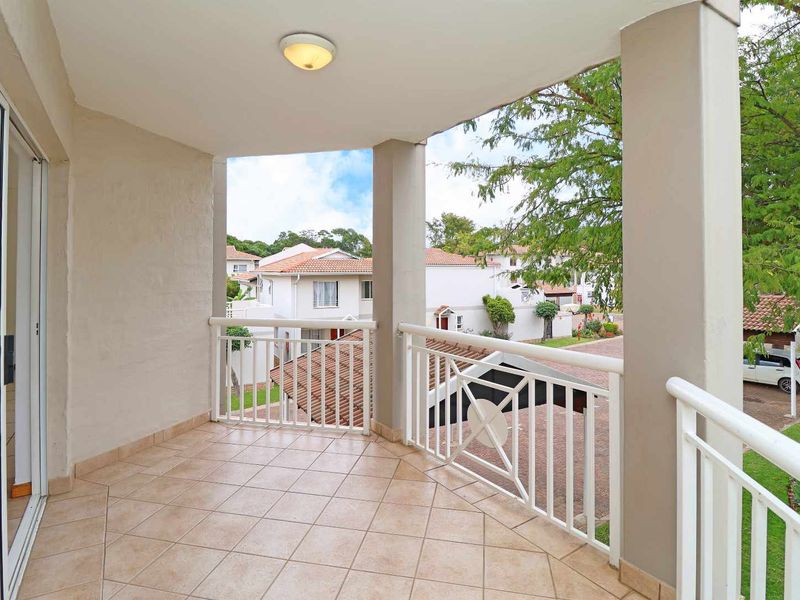 Light-Filled 2 Bed, 2 Bath Apartment Overlooking Pool & Tranquil Atmosphere - Photo 8
