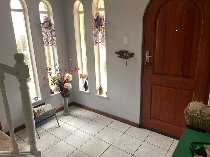 Charming Tudor-Style Family Home in Bruma South - Photo 6