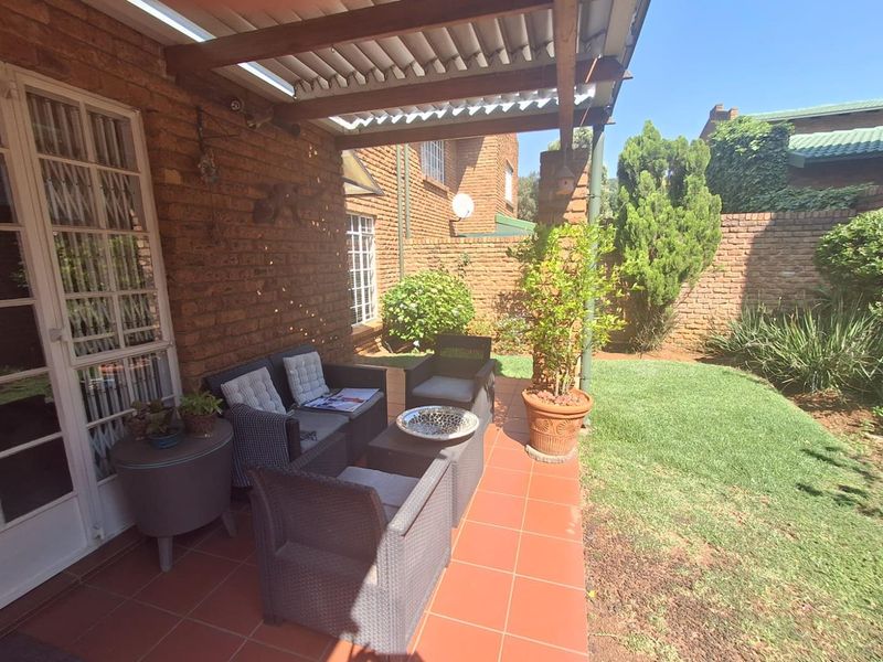 PET FRIENDLY DUPLEX IN CONSTANTIA COMPLEX - Photo 3
