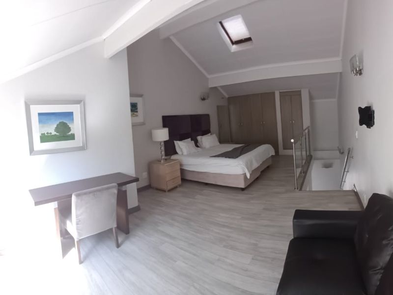 A STUNNING FURNISHED ONE BEDROOM APARTMENT - Photo 4