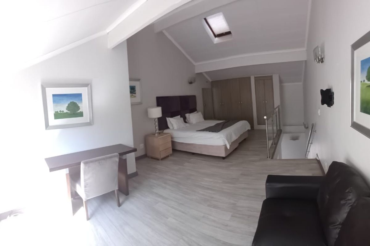 A STUNNING FURNISHED ONE BEDROOM APARTMENT - Photo 4