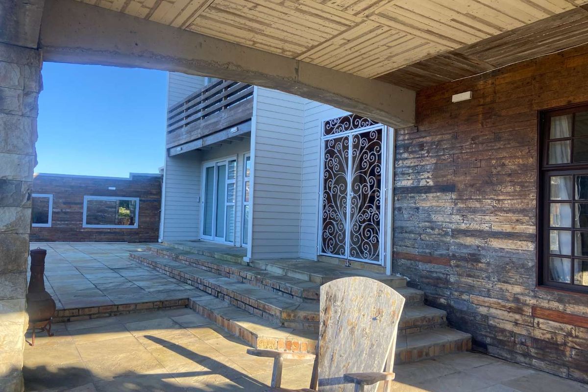 Fully Furnished Home in Glencairn Heights - Photo 3