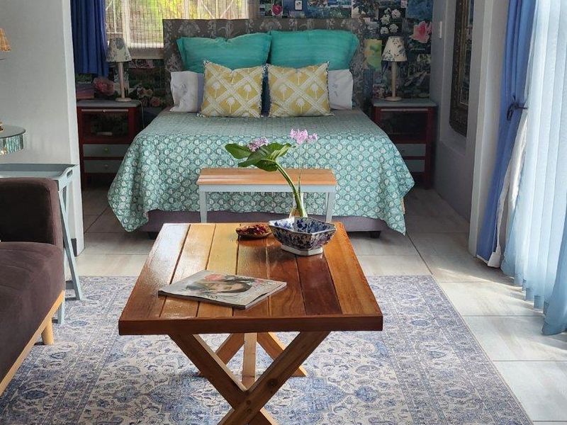 Furnished Studio Cottage in a Quiet, Private Setting - Photo 4