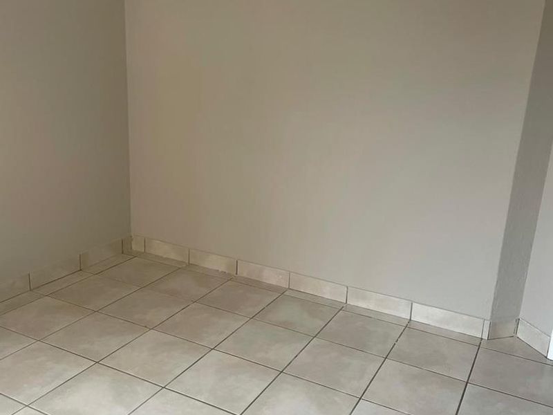 Stunning apartment with 2 beds and 2 bathrooms To Let in Little Falls - Photo 9