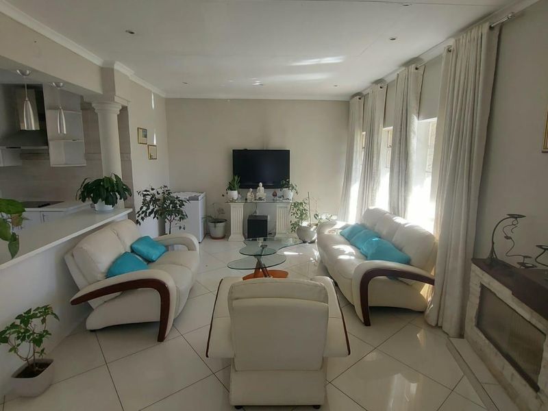 Discover Modern Comfort in This 3-Bed Dream Home! - Photo 2