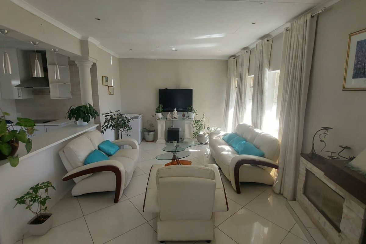 Discover Modern Comfort in This 3-Bed Dream Home! - Photo 2