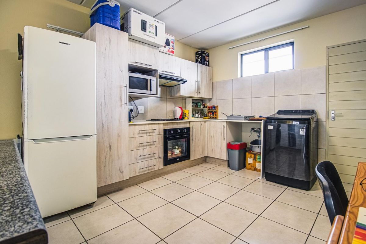 “Secure returns. Prime location. Immediate income.” - Photo 5