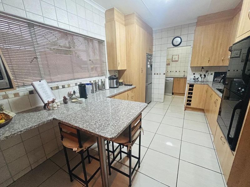 Multi Generational Family Home - Photo 5