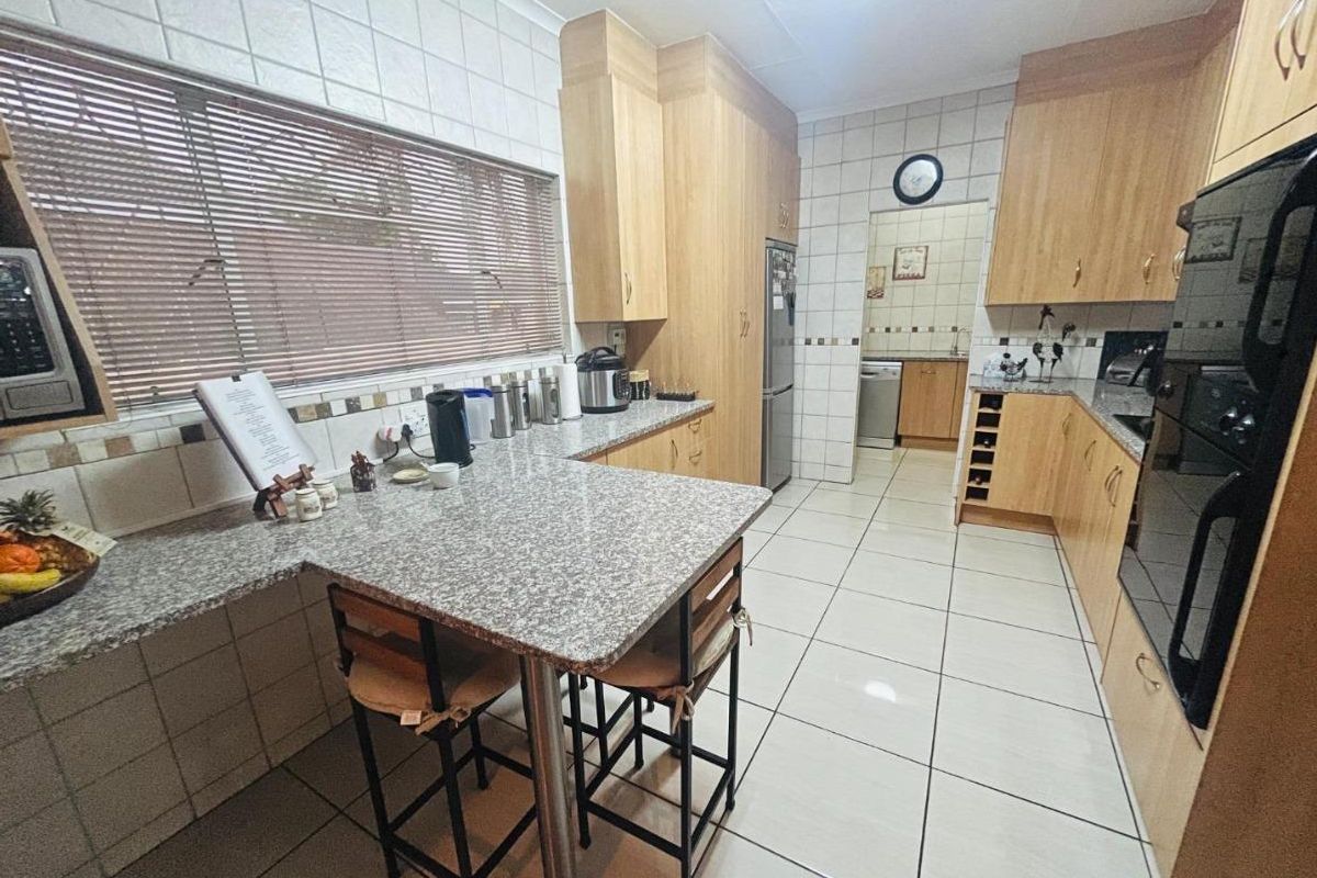 Multi Generational Family Home - Photo 5