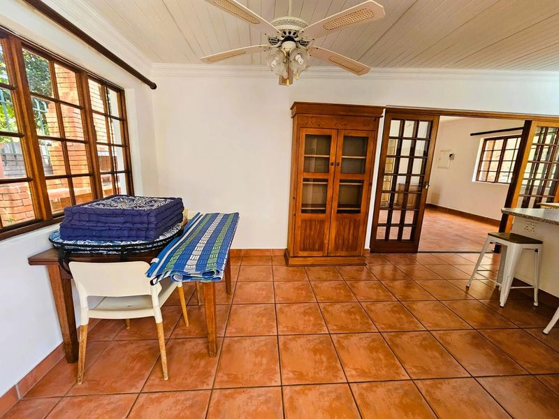 Spacious Garden Cottage with Exceptional Living Space (Please note: this unit is strictly for one person only.) - Photo 5