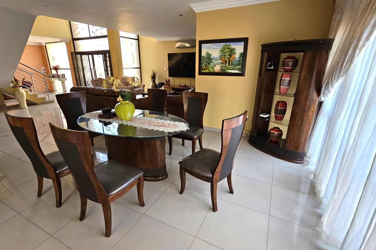 5 Bedroom 5 Bathroom Executive Home in Bougainvilla Estate Hartbeespoort - Photo 3