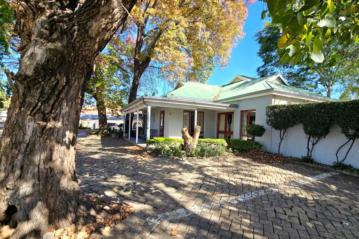 Spacious Guesthouse & Events Venue with Endless Potential in Pretoria East - Photo 2