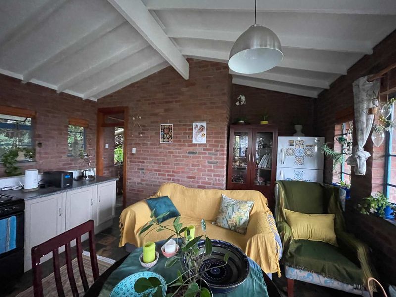 2 Bedroom, 2 Bathroom Cottage including ELECTRICITY, WATER AND SOLAR - Photo 4