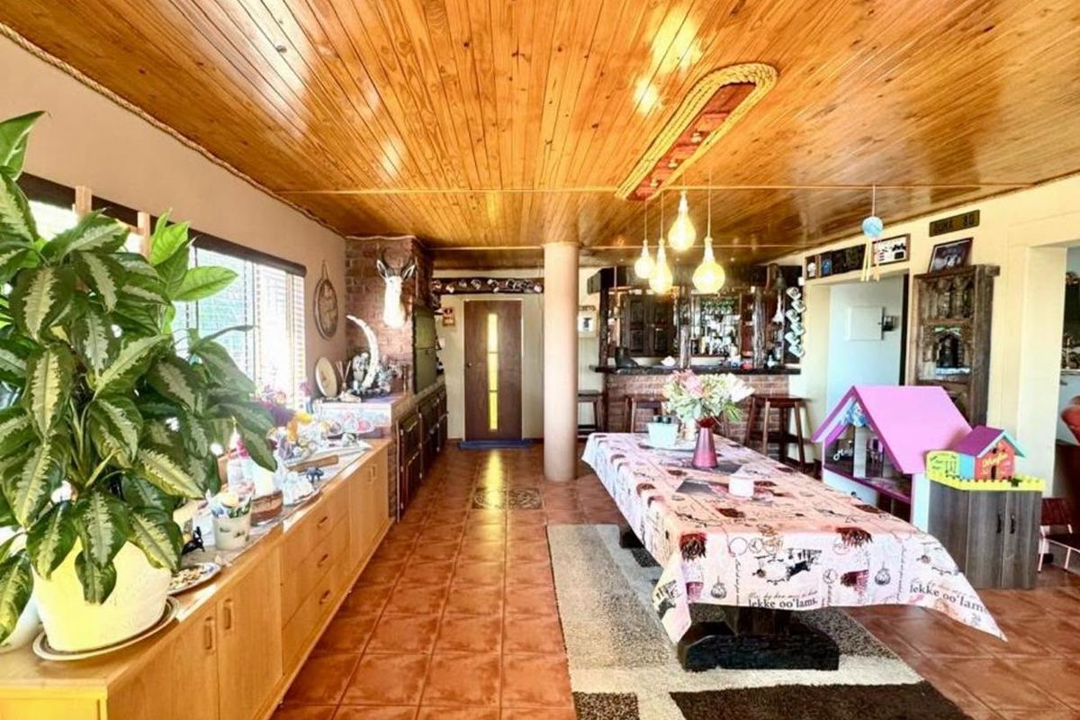 4 Bedroom House For Sale in Olympia - Photo 2