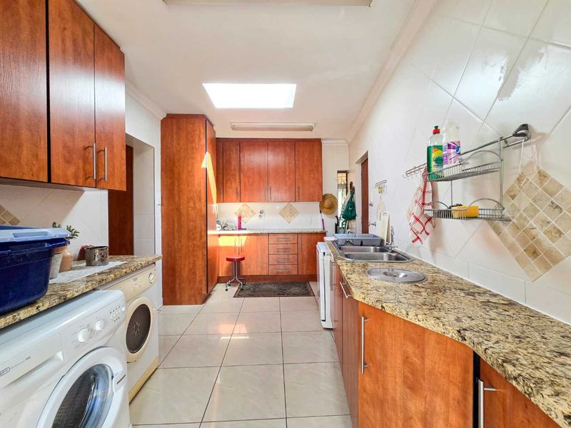 Facebrick family home for sale in Stilbaai-Wes. - Photo 9