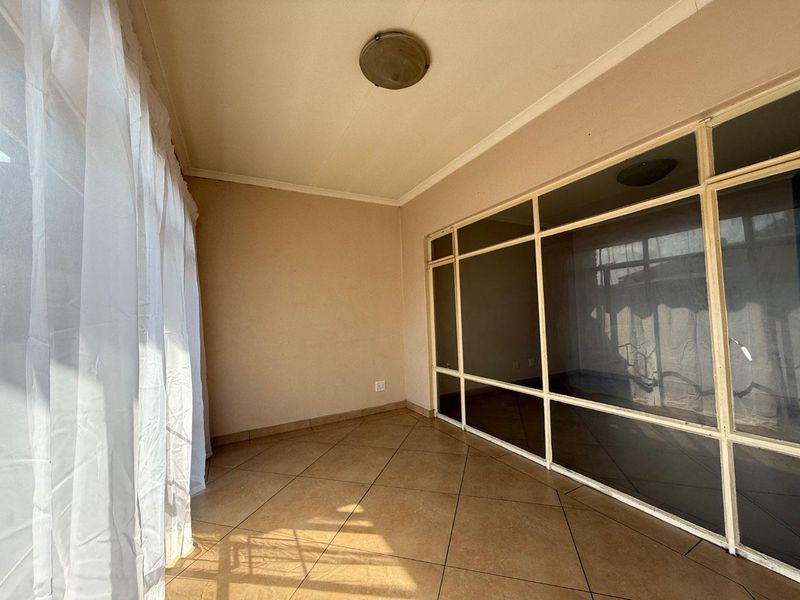 Charming and Spacious Upstairs Apartment Available for Viewing - Photo 5