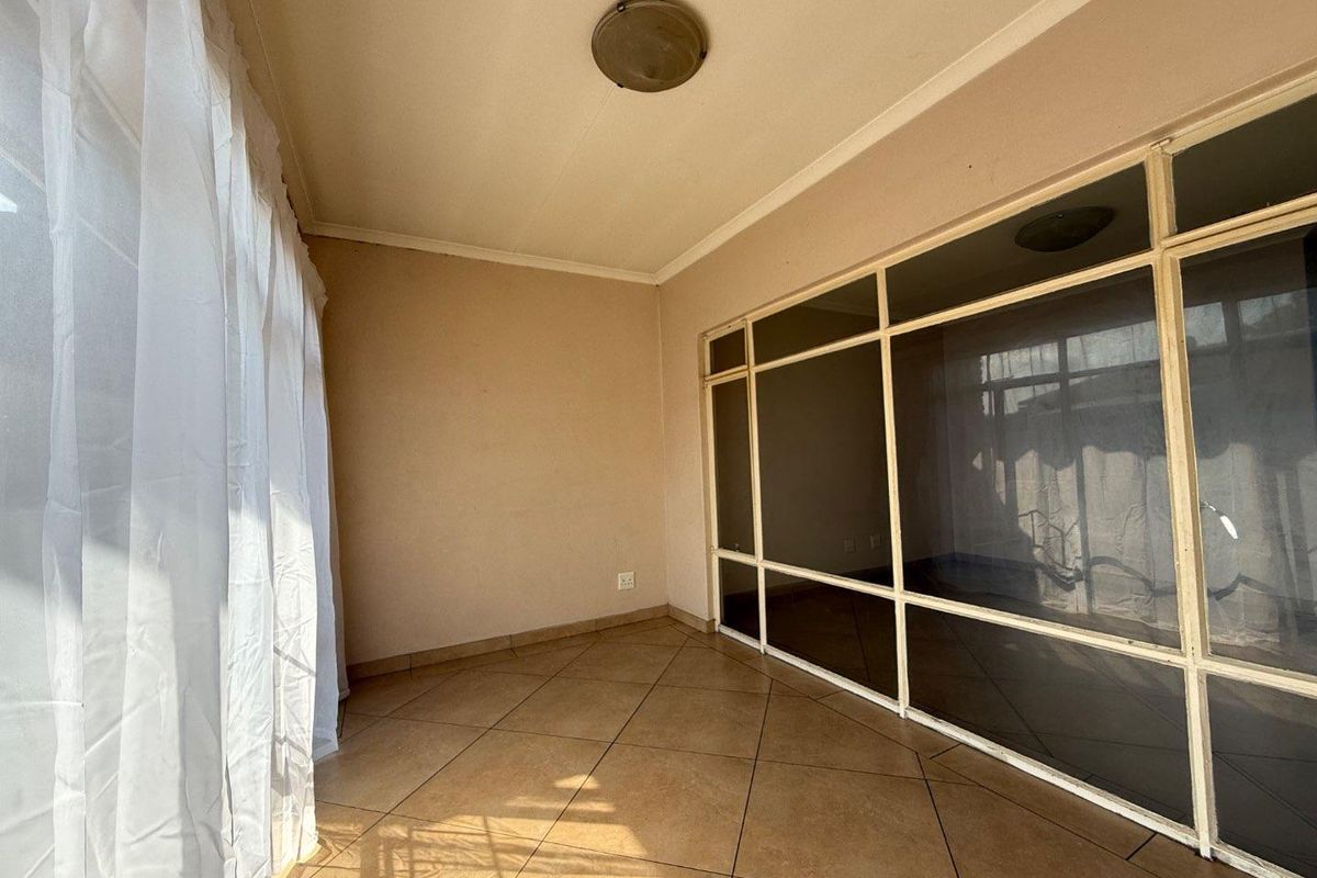 Charming and Spacious Upstairs Apartment Available for Viewing - Photo 5