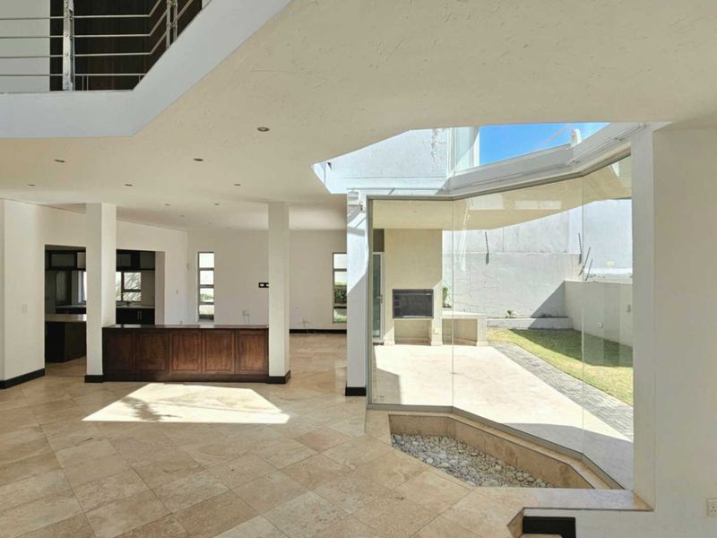 Spacious, Light, Secure 4 Bedroom Sandton Cluster in the Best Location - Photo 7