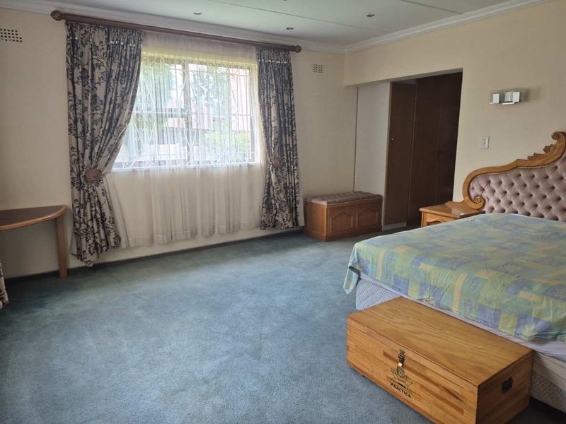 Large  family home,  ideal for large extended family - Photo 9