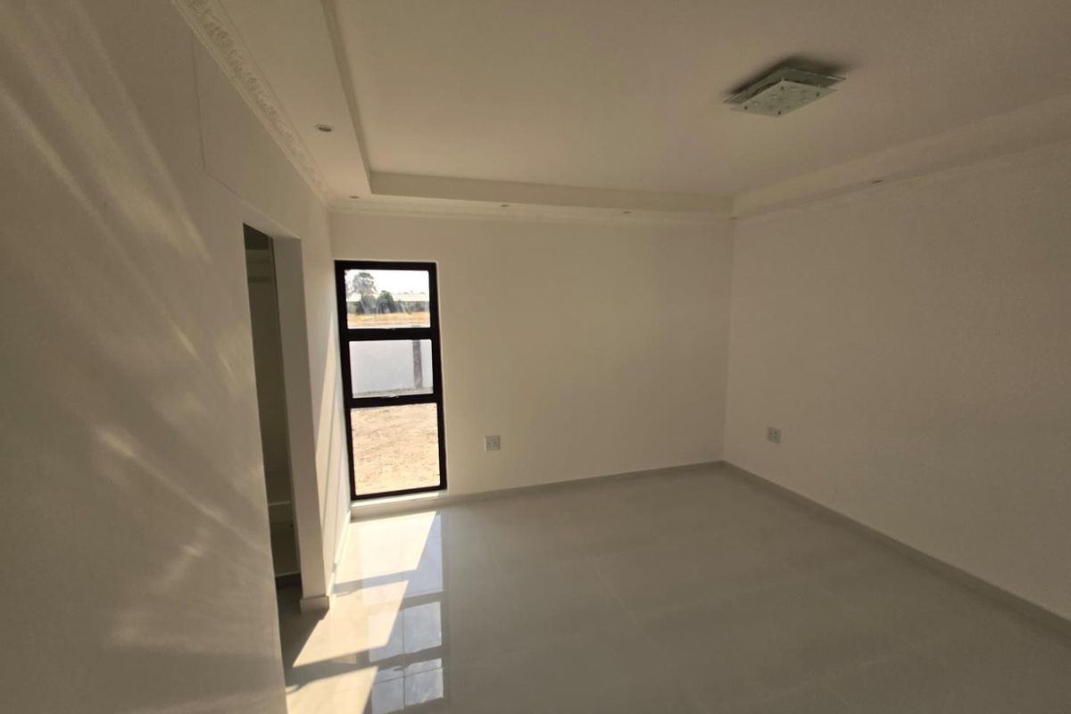 3 bedroom house in Ondangwa Extension 16 for Sale - Photo 5