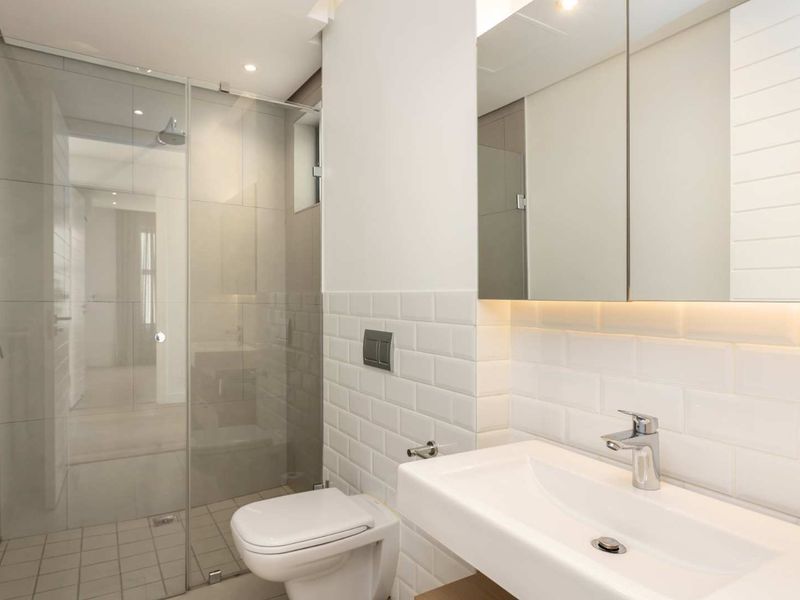 Luxurious Unfurnished Two-Bedroom Polo Village Apartment on Val de Vie Estate - Photo 10