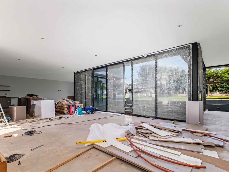 Contemporary Elegance Meets Estate Living - Photo 4