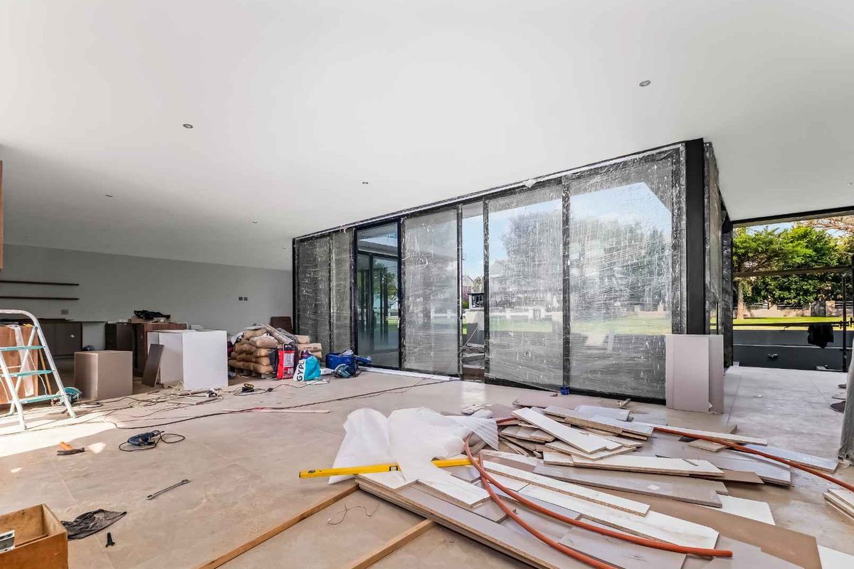 Contemporary Elegance Meets Estate Living - Photo 4