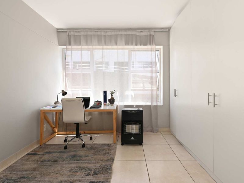 Spacious & Light-Filled 2 bedroom Apartment in the Heart of Gardens - Photo 8