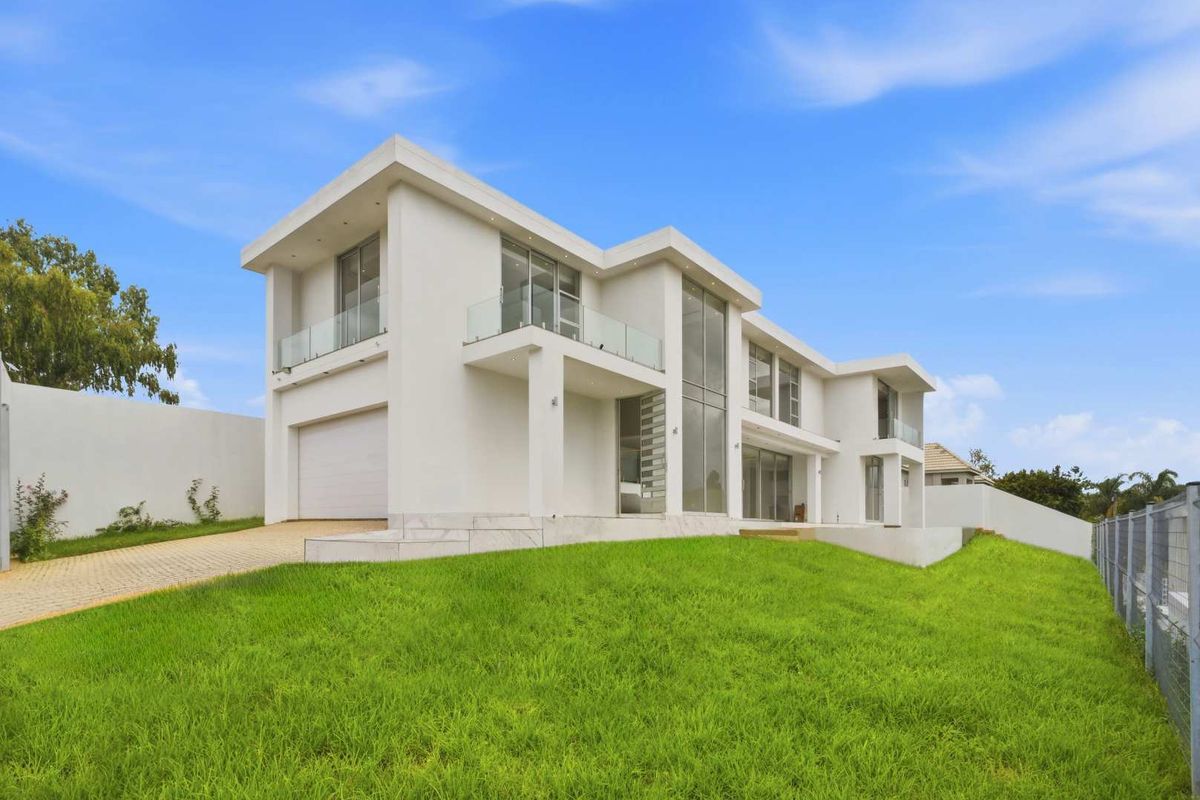 Brand-New 4-Bedroom Masterpiece in Prestigious Waterkloof Heights Available 1 May 2026 - Photo 2