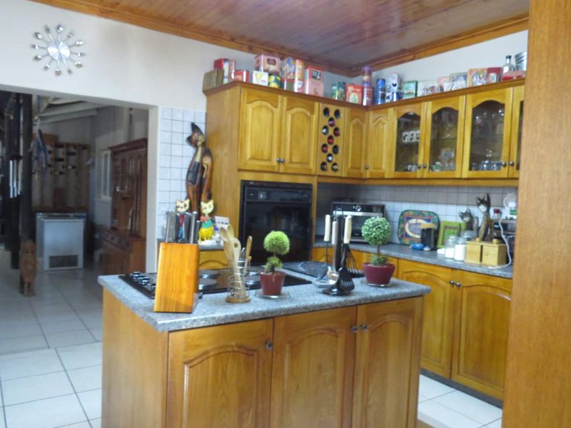 **Family Residence in Central Okahandja** - Photo 3