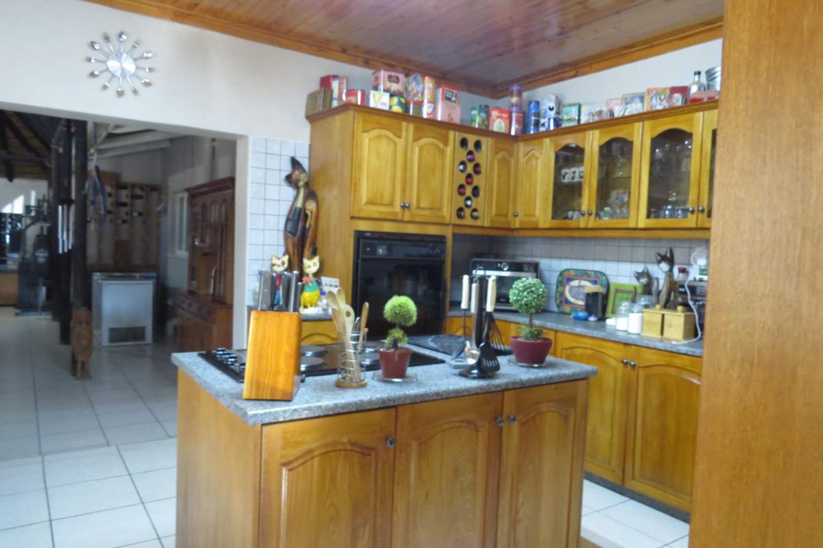 **Family Residence in Central Okahandja** - Photo 3