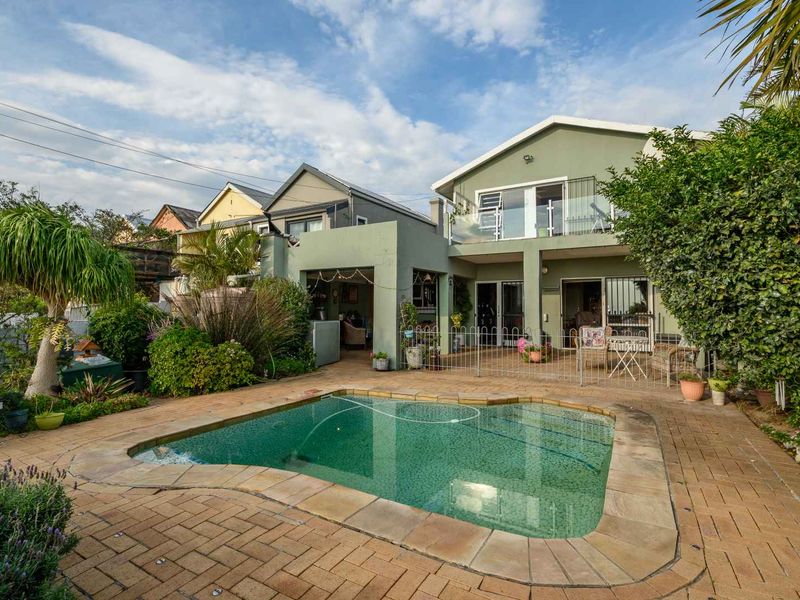 New Release - Immaculate Family Home with Bay Views in Richmond Hill - Photo 1