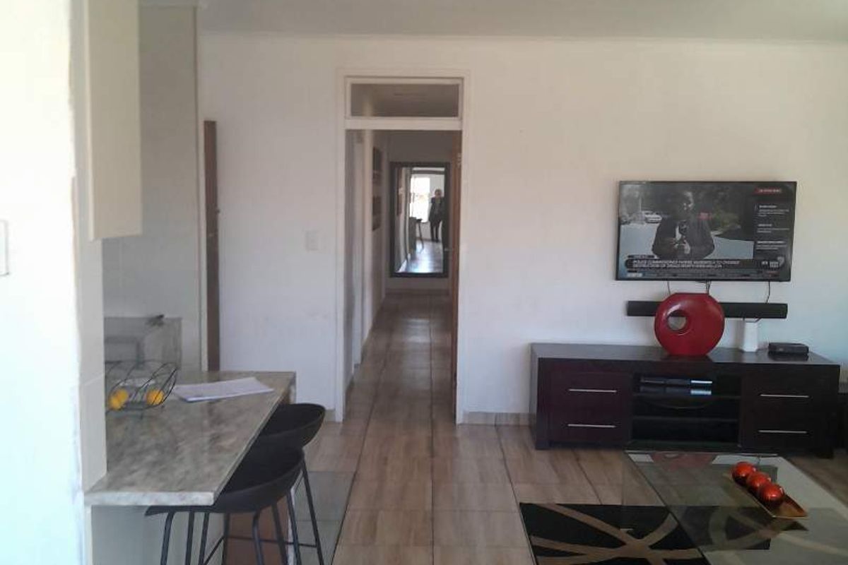 Spacious 4 Bedroom family home - Photo 2