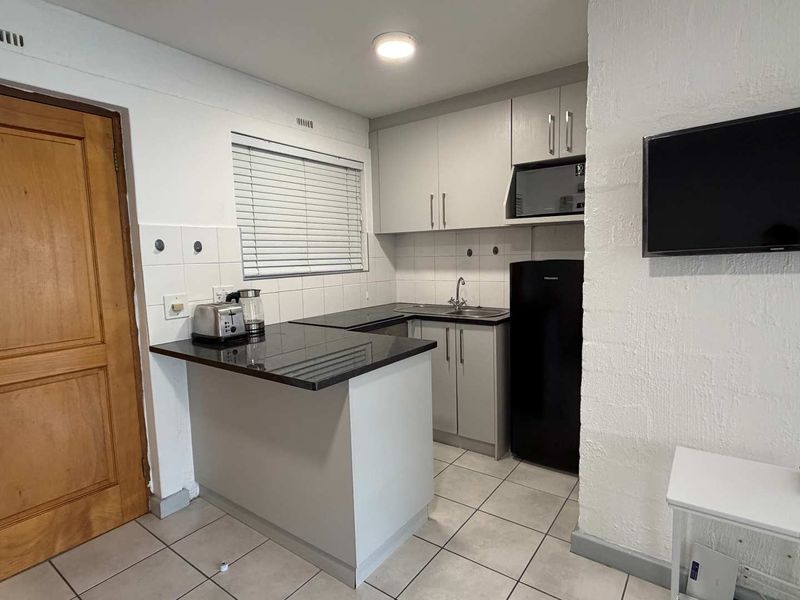 Furnished Two-Bedroom Apartment to Rent Close to Stellenbosch University - Photo 3