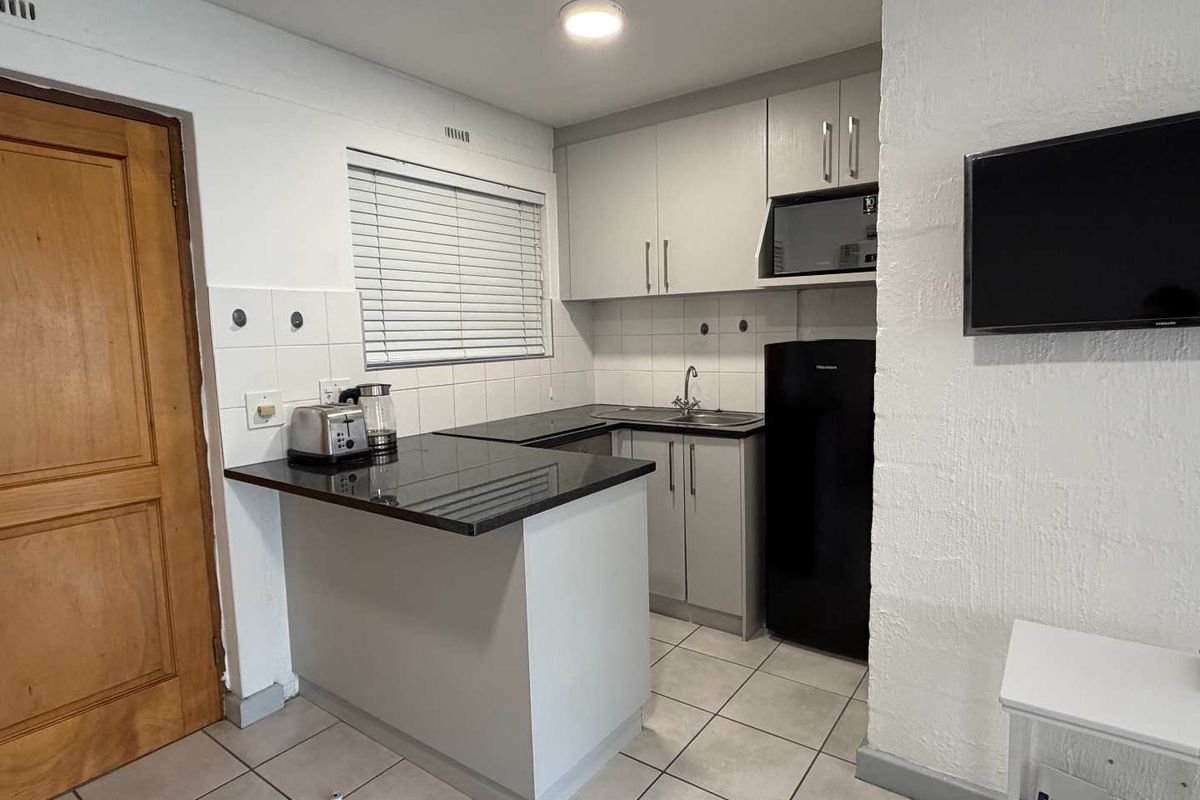 Furnished Two-Bedroom Apartment to Rent Close to Stellenbosch University - Photo 3