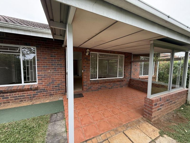 Easy, Comfortable Living in Amberglen - Photo 2