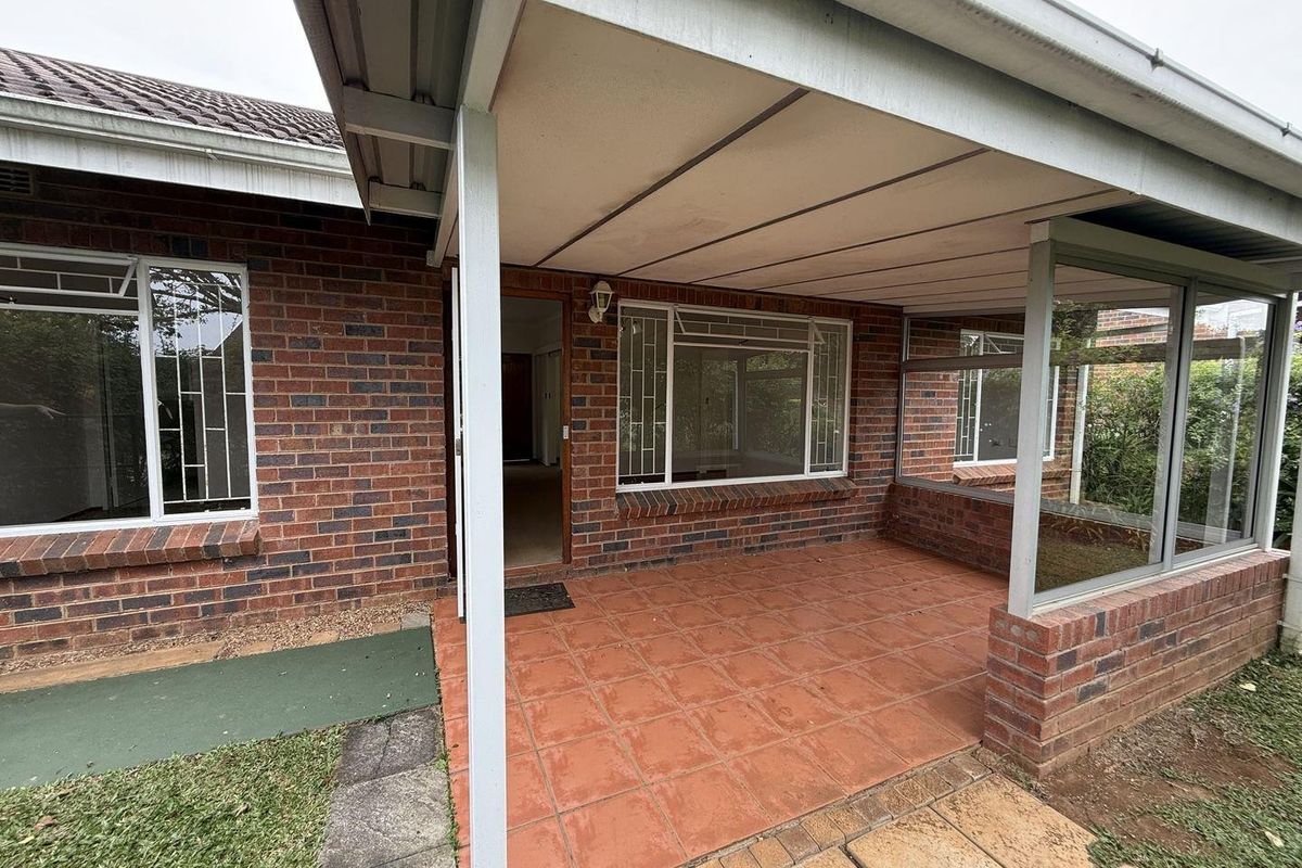 Easy, Comfortable Living in Amberglen - Photo 2