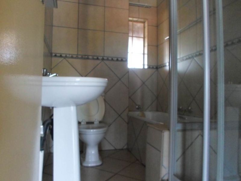 2 BEDROOM FLAT TO RENT IN WOLMER - Photo 10
