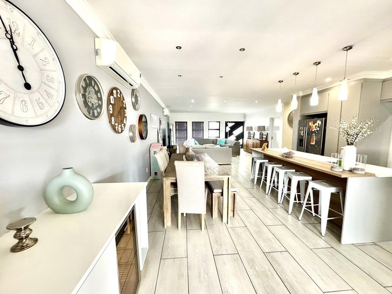 4 Bedroom House For Sale in Elisenheim - Photo 5