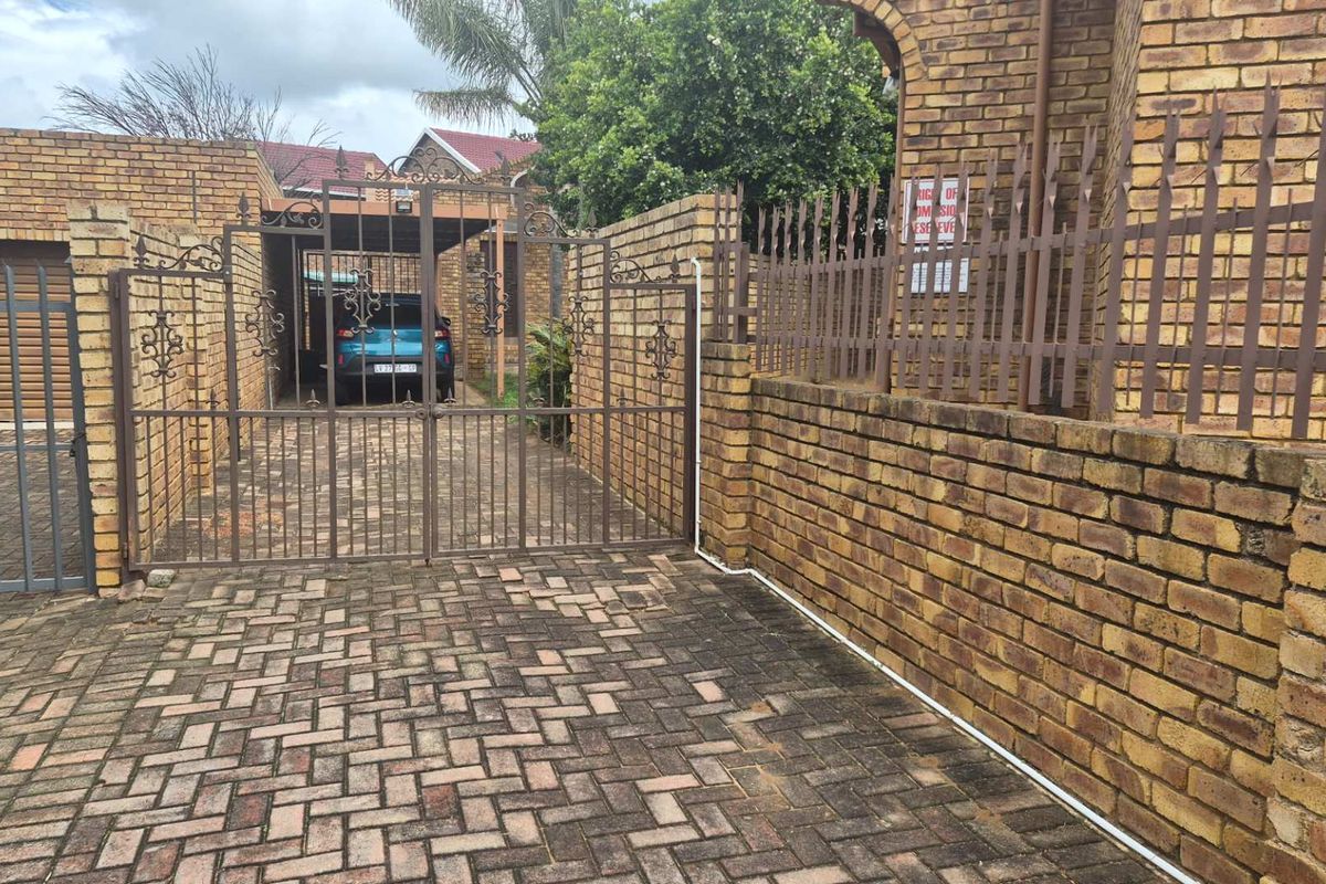 Ferreira Close: Where comfort meets charm, and your future begins - Photo 2