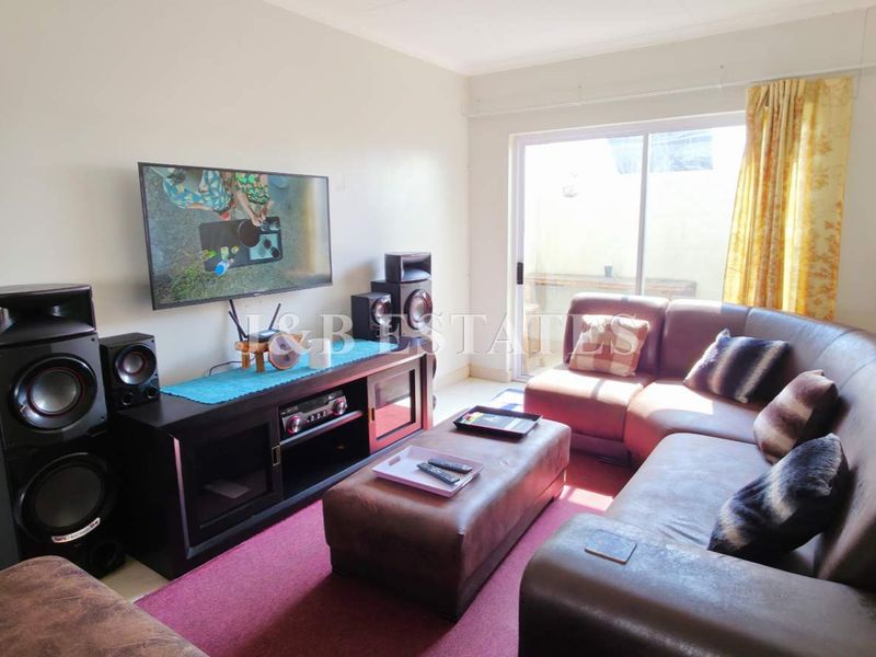 2 Bedroom Apartment - Photo 3
