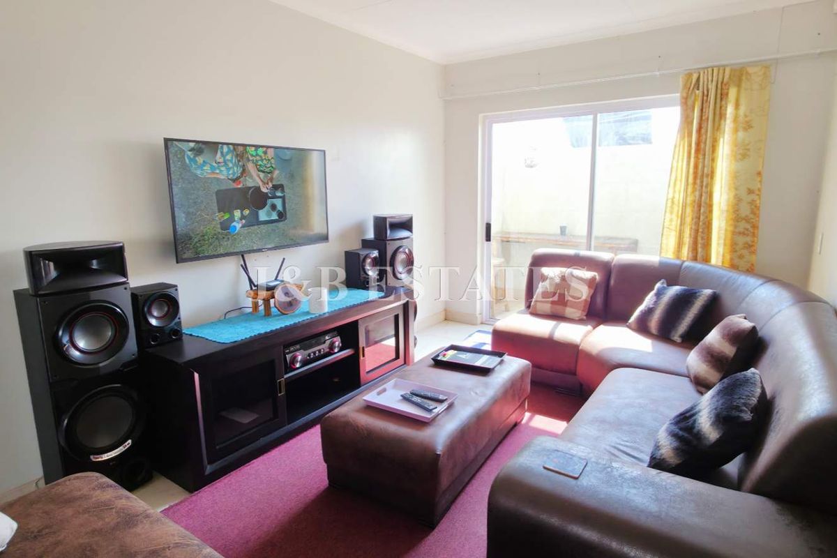2 Bedroom Apartment - Photo 3