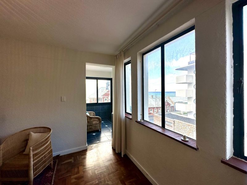 Well-Located 2-Bedroom with Ocean and Mountain Views - Photo 8